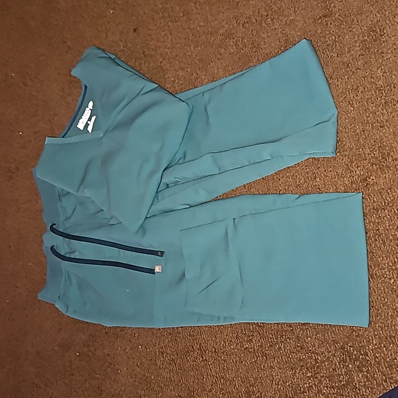 Fabletics Womens Green Scrubs - Picture 1 of 3